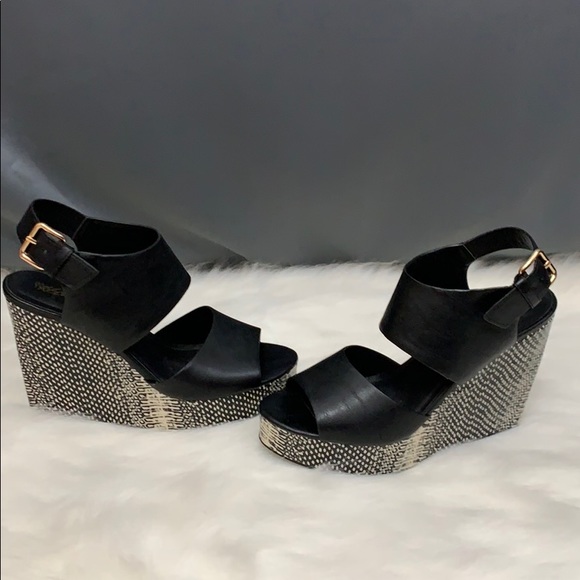 Faux snake print wedges - Picture 3 of 6